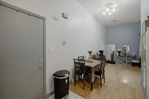 3859 North Whipple Street Chicago IL 60618