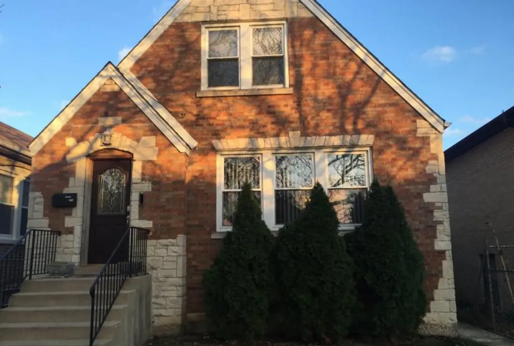 2923 North Marmora Avenue Chicago IL 60634