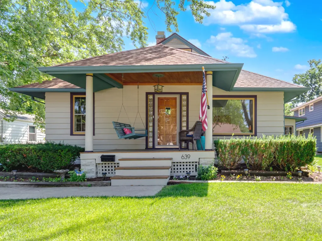 639 South 2nd Street West Dundee IL 60118