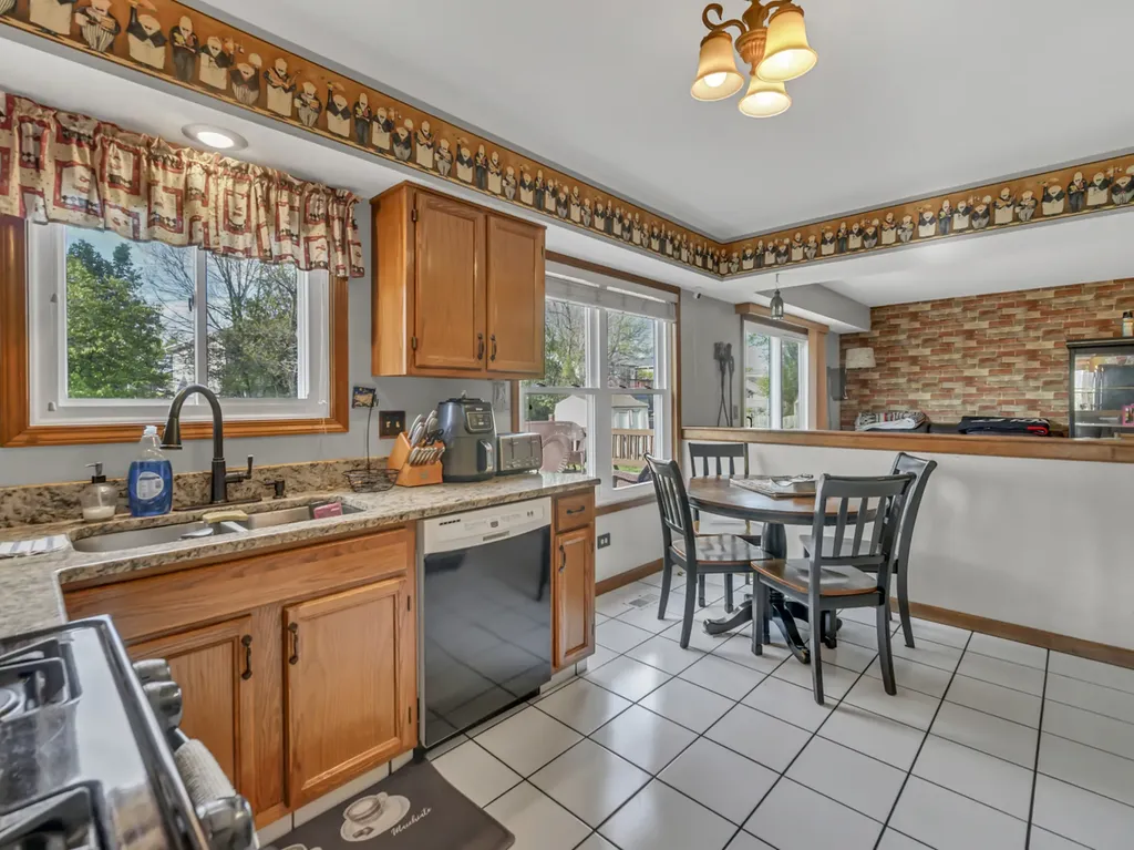 1112 Pheasant Trail Carol Stream IL 60188