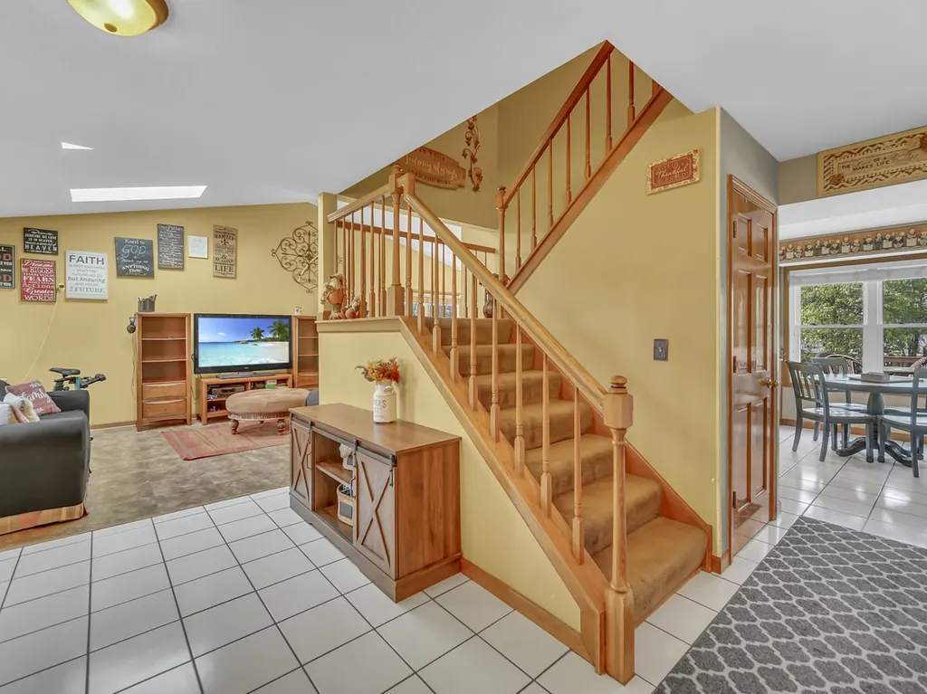 1112 Pheasant Trail Carol Stream IL 60188