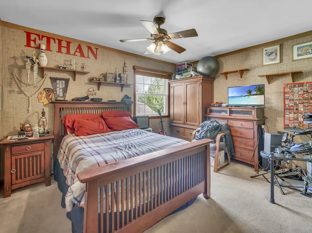 1112 Pheasant Trail Carol Stream IL 60188