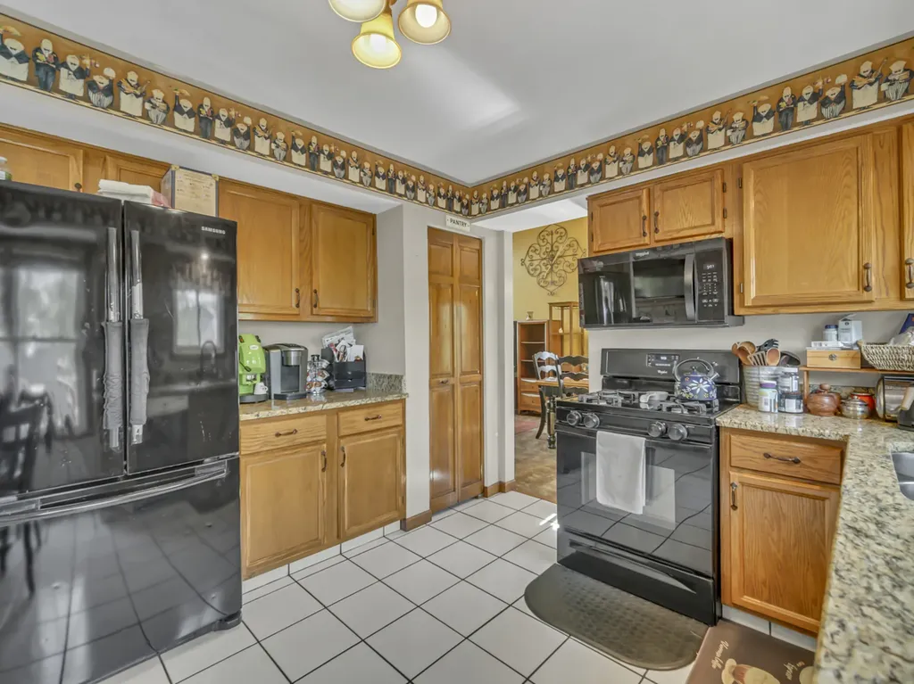 1112 Pheasant Trail Carol Stream IL 60188