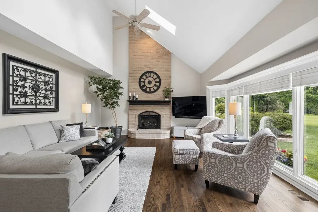 2612 Charlestowne Lane Naperville IL 60564