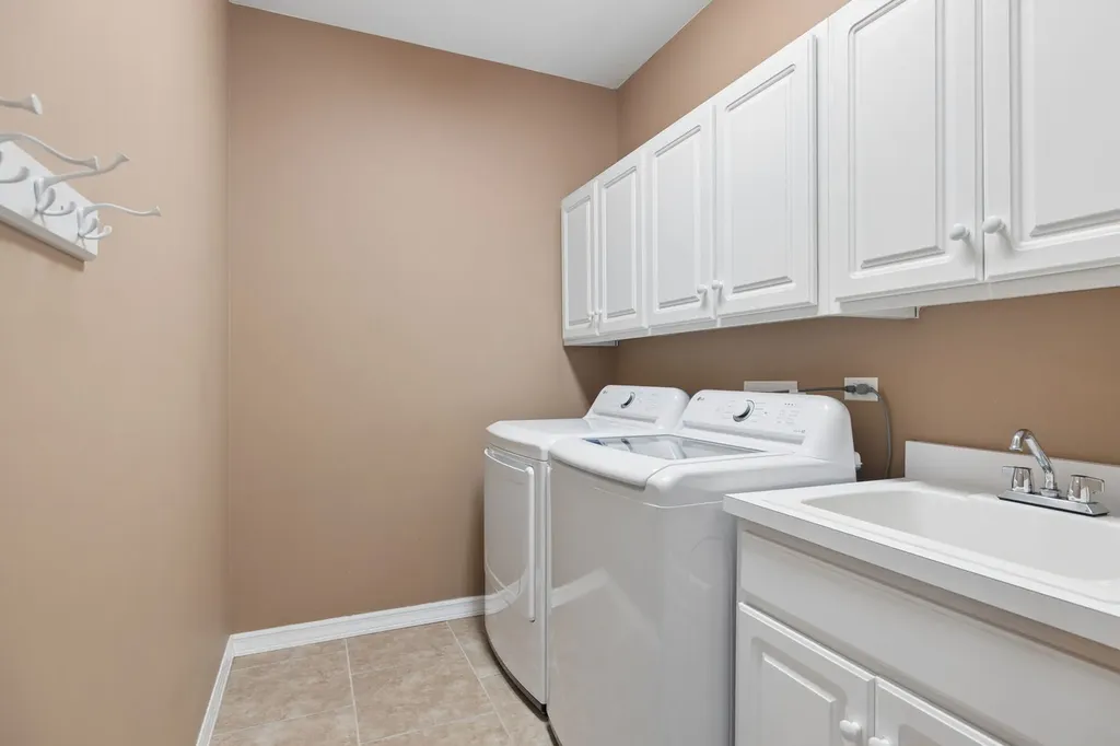 2612 Charlestowne Lane Naperville IL 60564