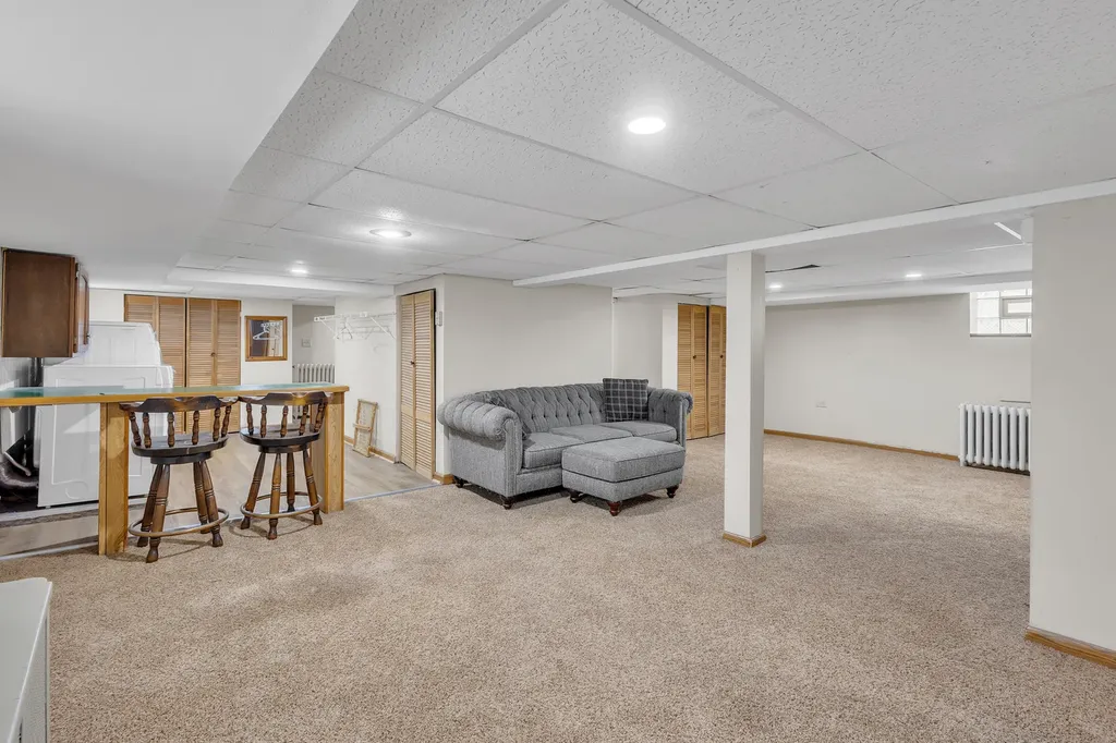 228 West Grove Street Lombard IL 60148