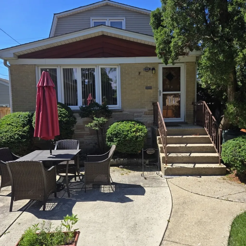 6213 West Newport Avenue Chicago IL 60634