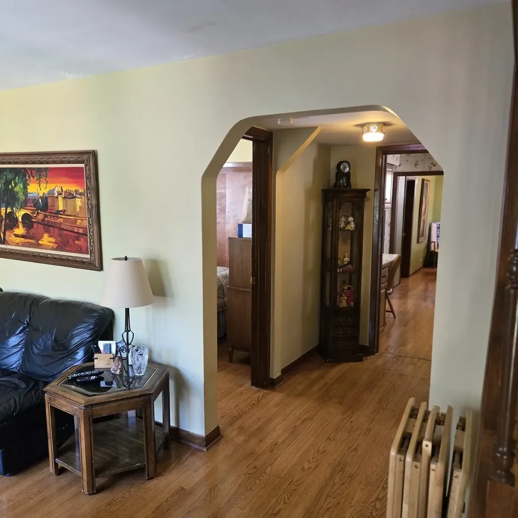 6213 West Newport Avenue Chicago IL 60634