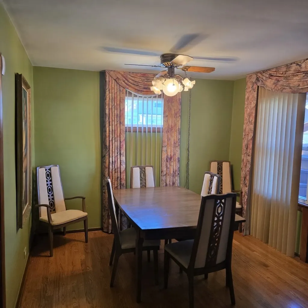 6213 West Newport Avenue Chicago IL 60634