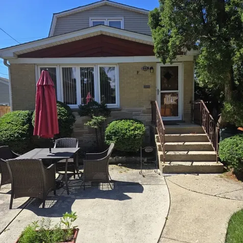 6213 West Newport Avenue Chicago IL 60634