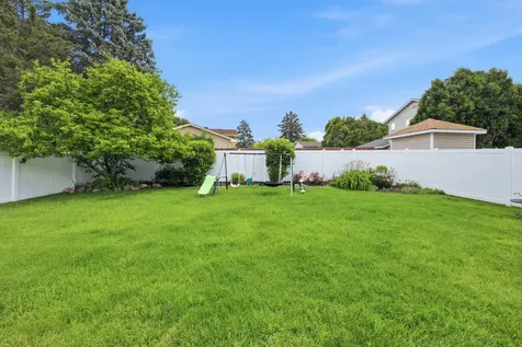 218 Windridge Drive Mchenry IL 60050