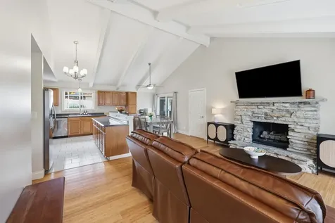 218 Windridge Drive Mchenry IL 60050