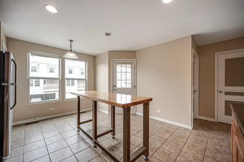 2406 Neubauer Circle Lindenhurst IL 60046