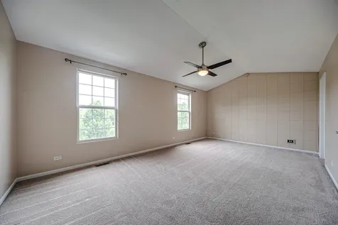 2406 Neubauer Circle Lindenhurst IL 60046