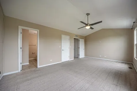 2406 Neubauer Circle Lindenhurst IL 60046