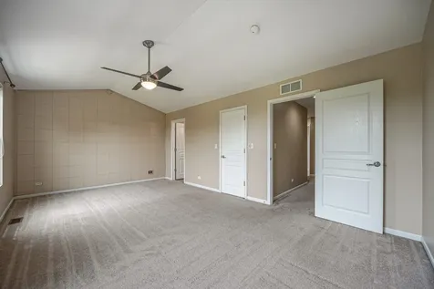 2406 Neubauer Circle Lindenhurst IL 60046