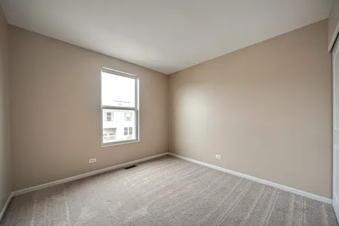 2406 Neubauer Circle Lindenhurst IL 60046