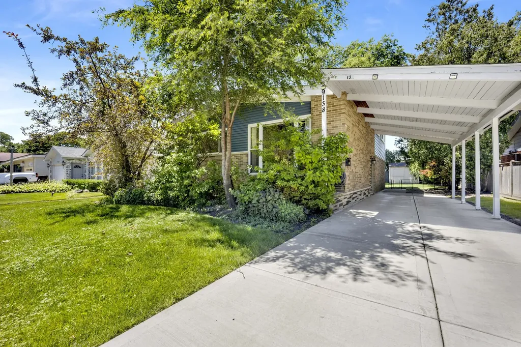 9138 Four Winds Way Skokie IL 60076