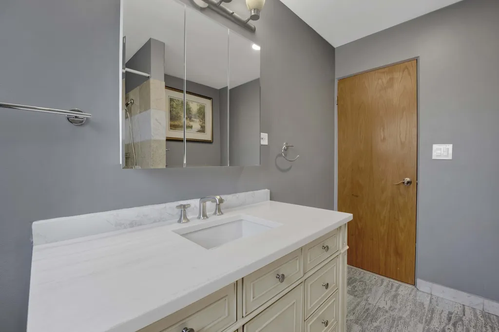 9138 Four Winds Way Skokie IL 60076