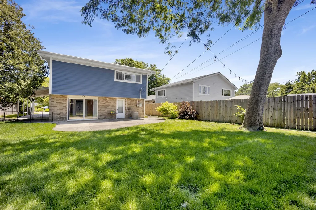 9138 Four Winds Way Skokie IL 60076
