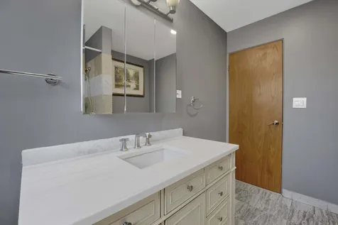 9138 Four Winds Way Skokie IL 60076