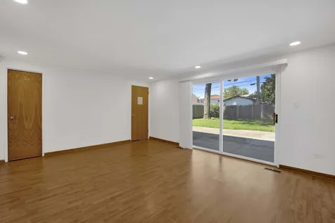 9138 Four Winds Way Skokie IL 60076