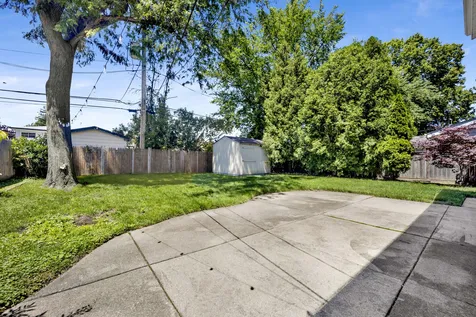 9138 Four Winds Way Skokie IL 60076