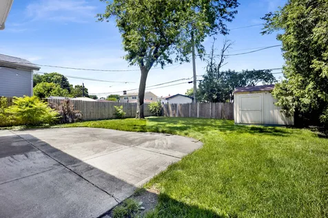 9138 Four Winds Way Skokie IL 60076