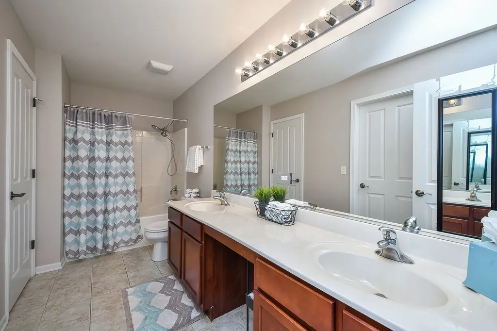 395 Vaughn Circle Aurora IL 60502