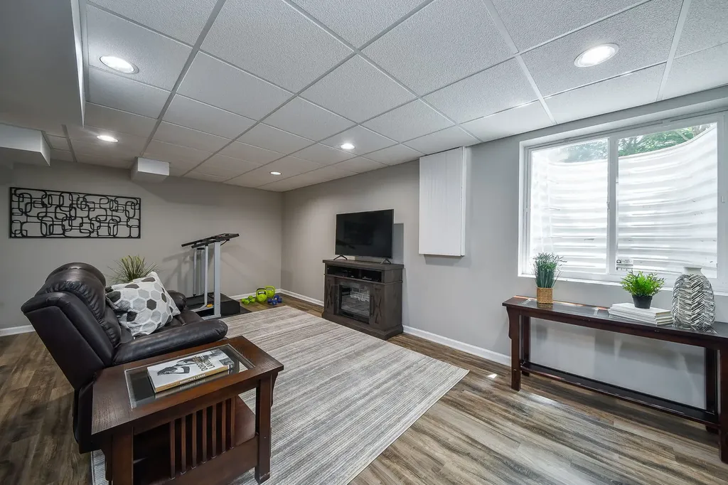 395 Vaughn Circle Aurora IL 60502