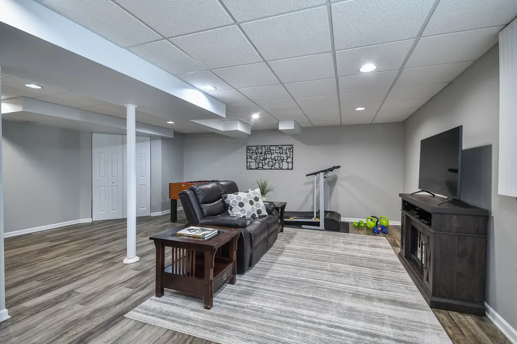 395 Vaughn Circle Aurora IL 60502