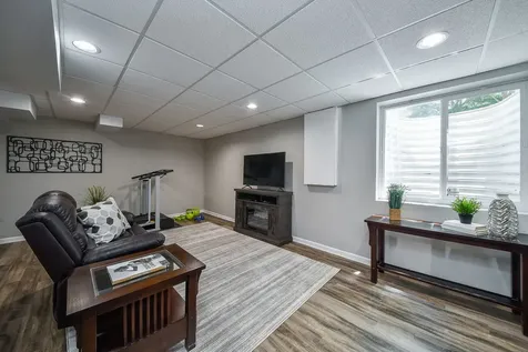 395 Vaughn Circle Aurora IL 60502