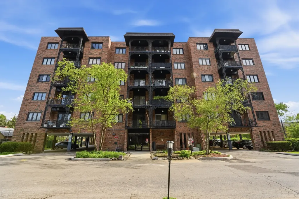 9331 Landings Lane Des Plaines IL 60016