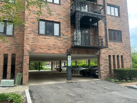9331 Landings Lane Des Plaines IL 60016