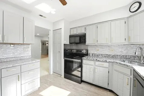 9331 Landings Lane Des Plaines IL 60016