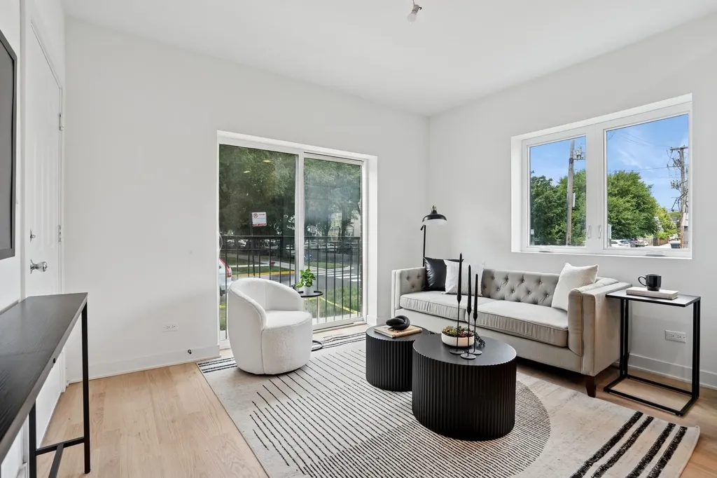 6755 North Hermitage Avenue Chicago IL 60626