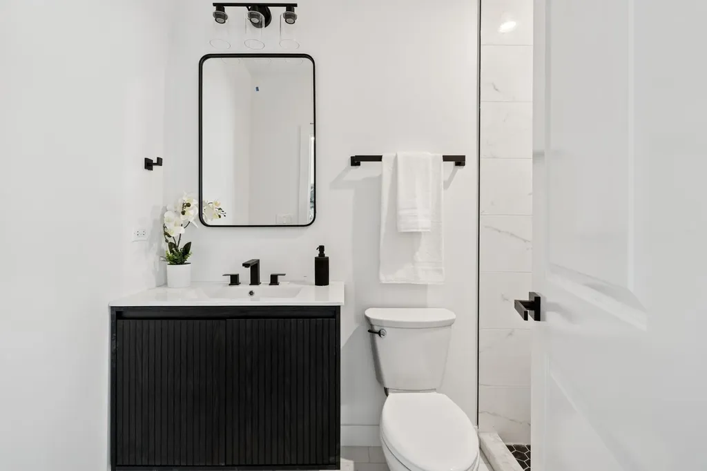 6755 North Hermitage Avenue Chicago IL 60626
