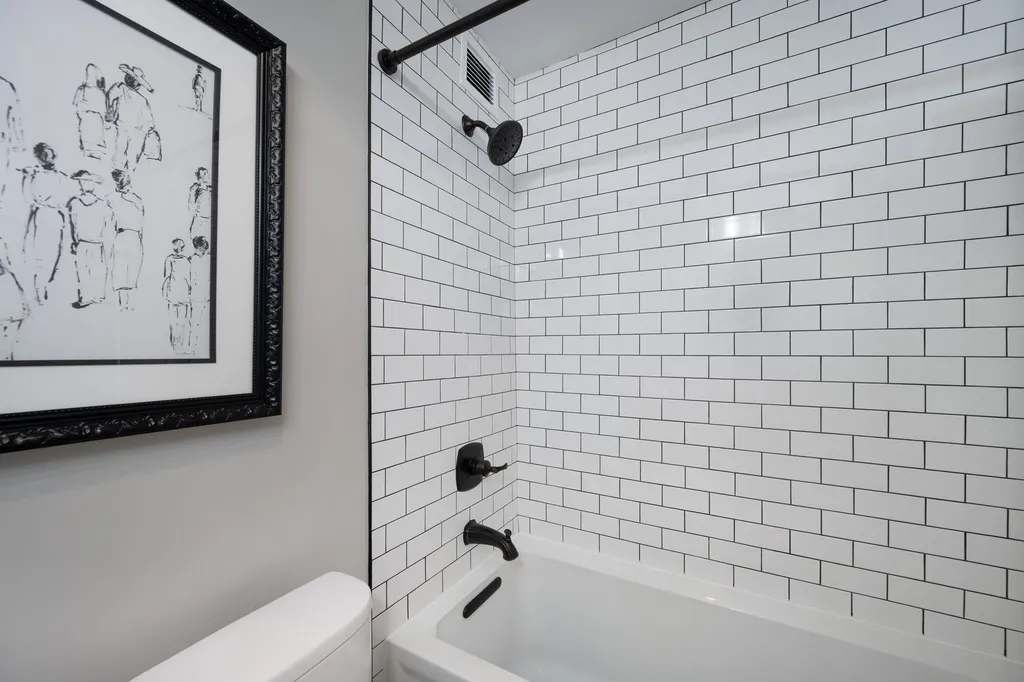 3930 North Pine Grove Avenue Chicago IL 60613