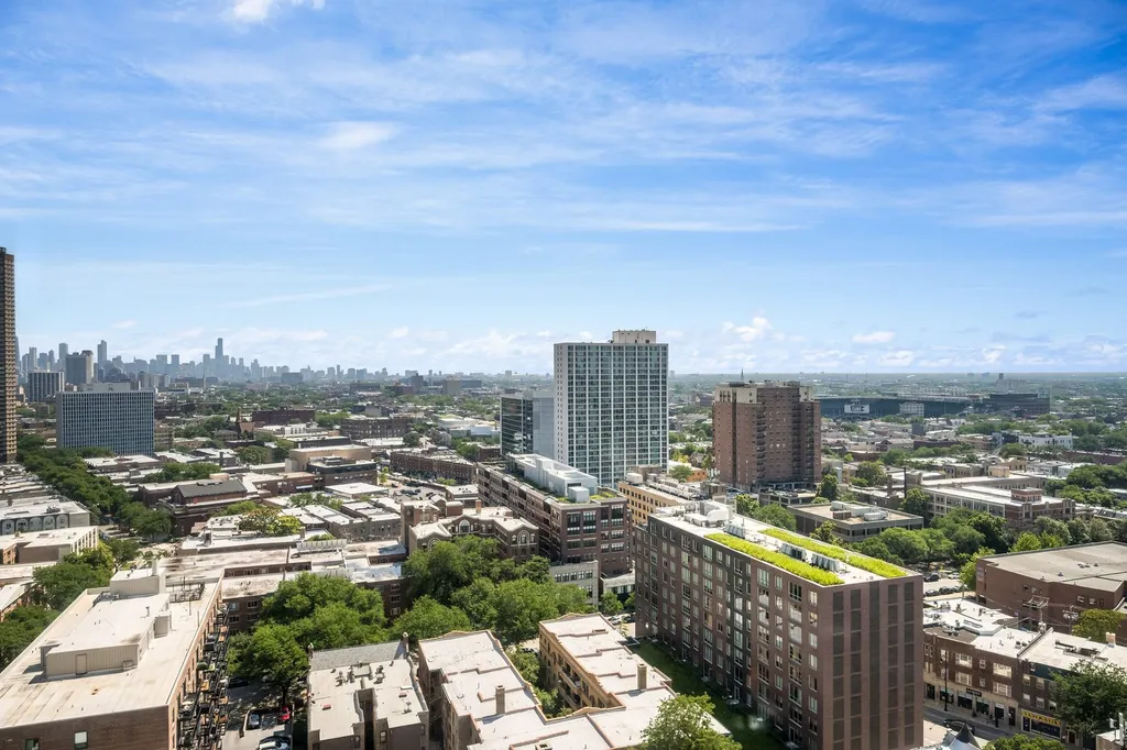 3930 North Pine Grove Avenue Chicago IL 60613