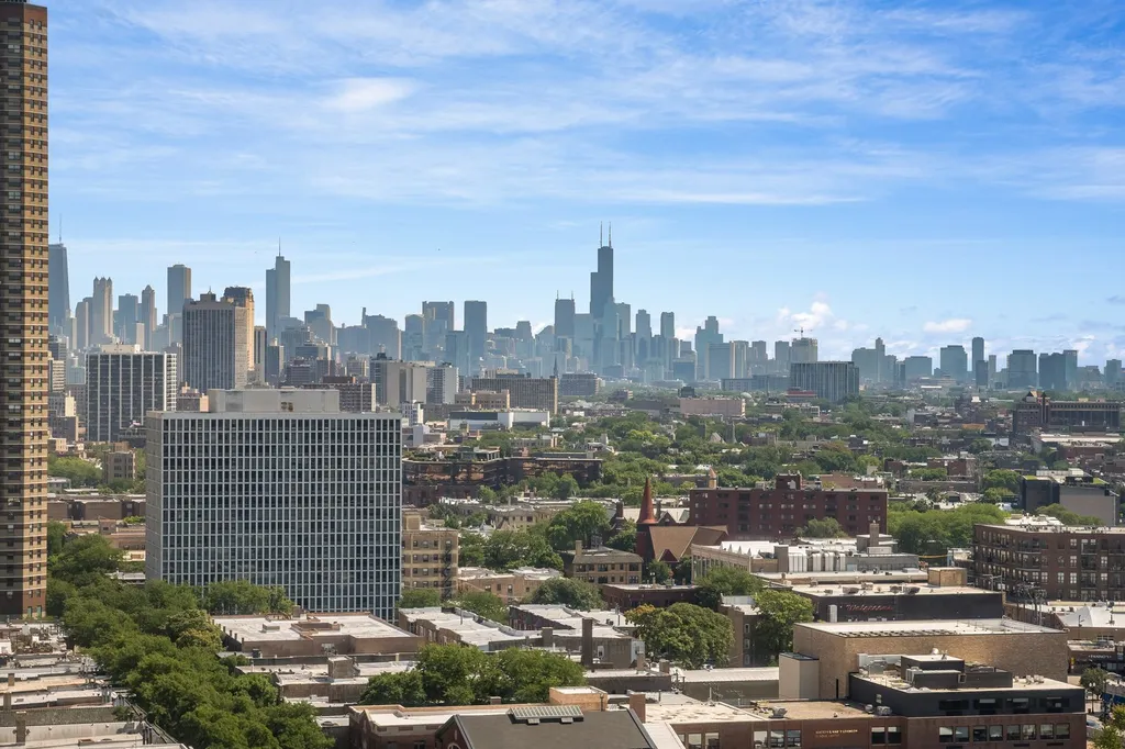 3930 North Pine Grove Avenue Chicago IL 60613