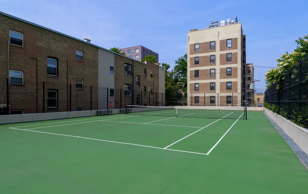 3930 North Pine Grove Avenue Chicago IL 60613