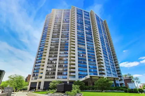 3930 North Pine Grove Avenue Chicago IL 60613