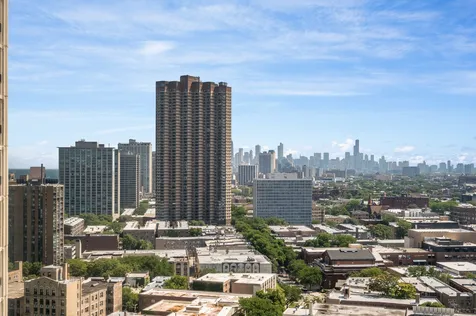 3930 North Pine Grove Avenue Chicago IL 60613