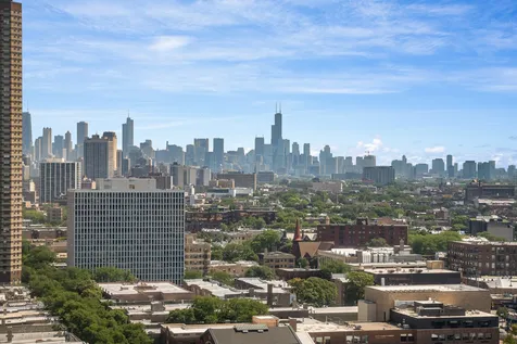 3930 North Pine Grove Avenue Chicago IL 60613