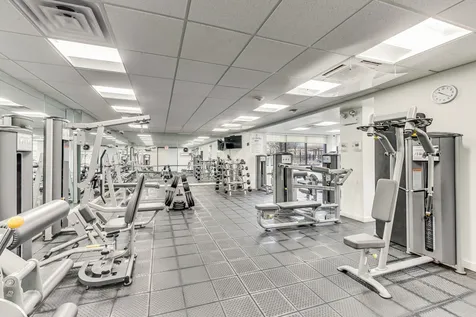 3930 North Pine Grove Avenue Chicago IL 60613
