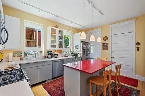 2040 North Hoyne Avenue Chicago IL 60647