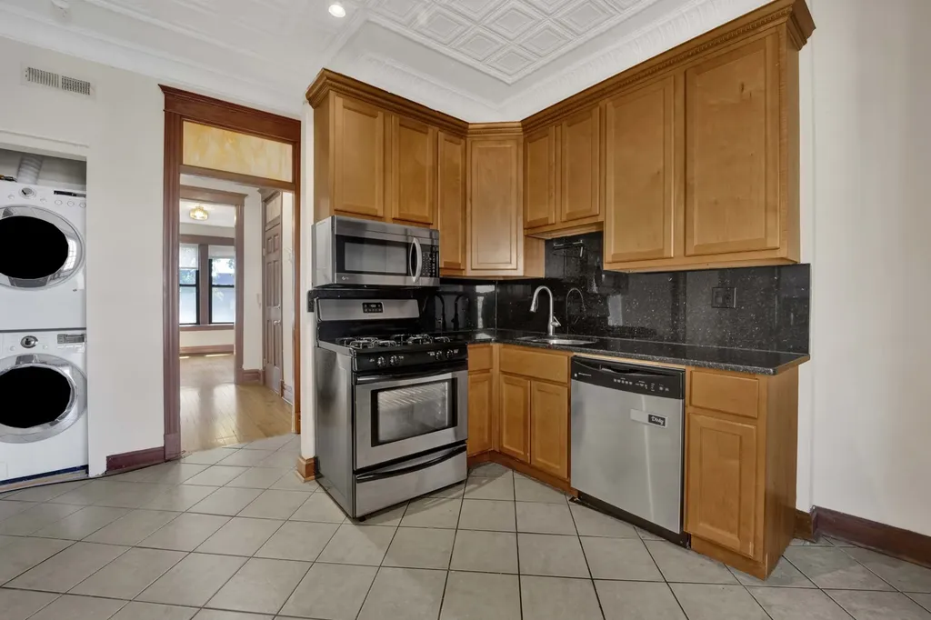1404 West Flournoy Street Chicago IL 60607