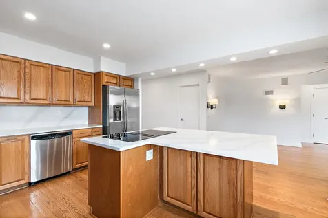 2019 East Avon Lane Arlington Heights IL 60004