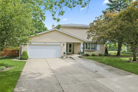 2019 East Avon Lane Arlington Heights IL 60004