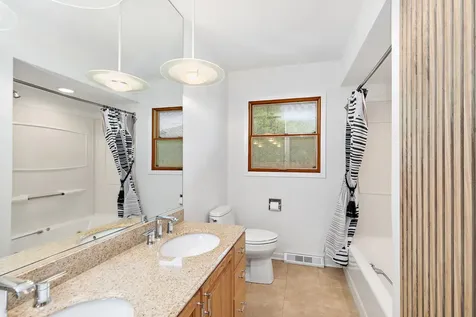 2019 East Avon Lane Arlington Heights IL 60004